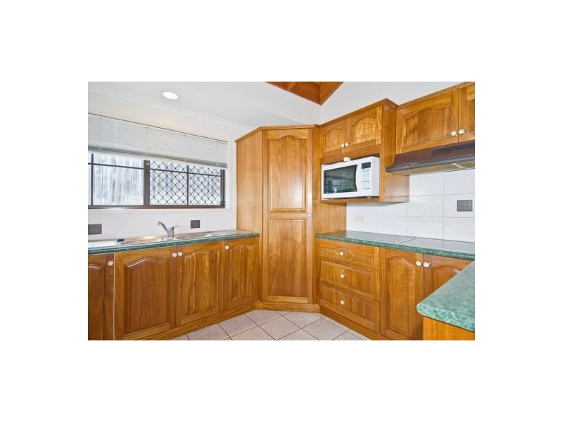 19 Hillside Cres, Edens Landing QLD 4207