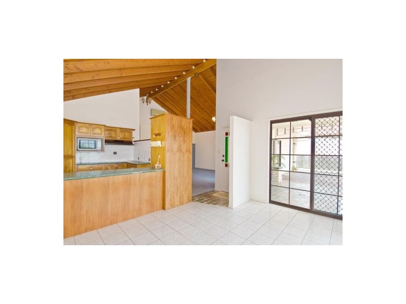 19 Hillside Cres, Edens Landing QLD 4207