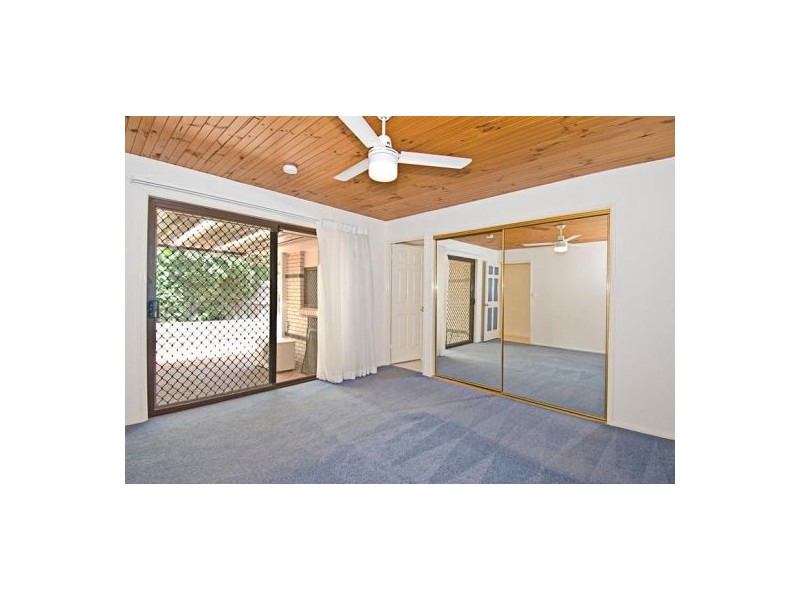 19 Hillside Cres, Edens Landing QLD 4207