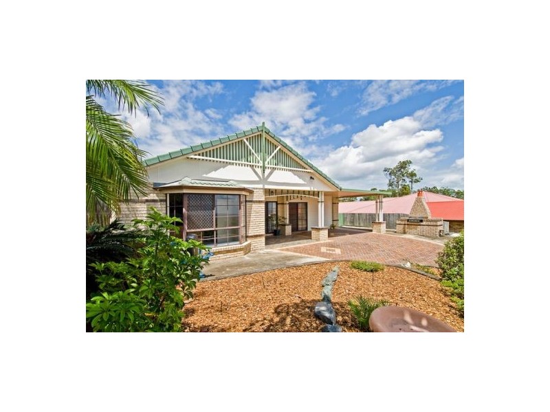 19 Hillside Cres, Edens Landing QLD 4207
