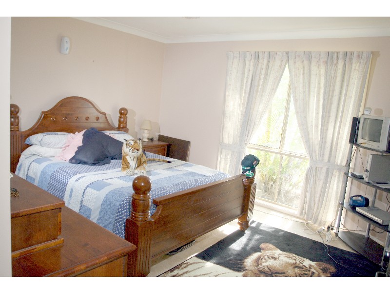 4 Richter Ct, Edens Landing QLD 4207