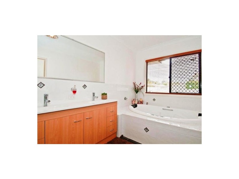Edens Landing QLD 4207