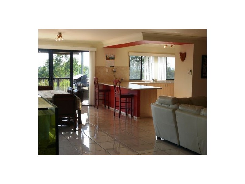 15 Valerie Close, Edens Landing QLD 4207