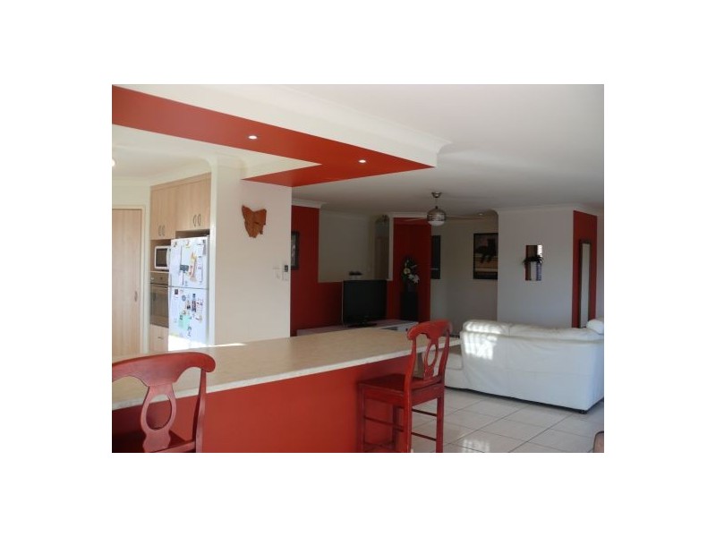 15 Valerie Close, Edens Landing QLD 4207