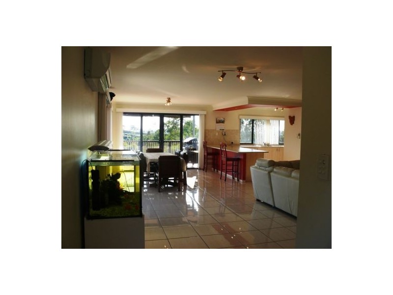 15 Valerie Close, Edens Landing QLD 4207