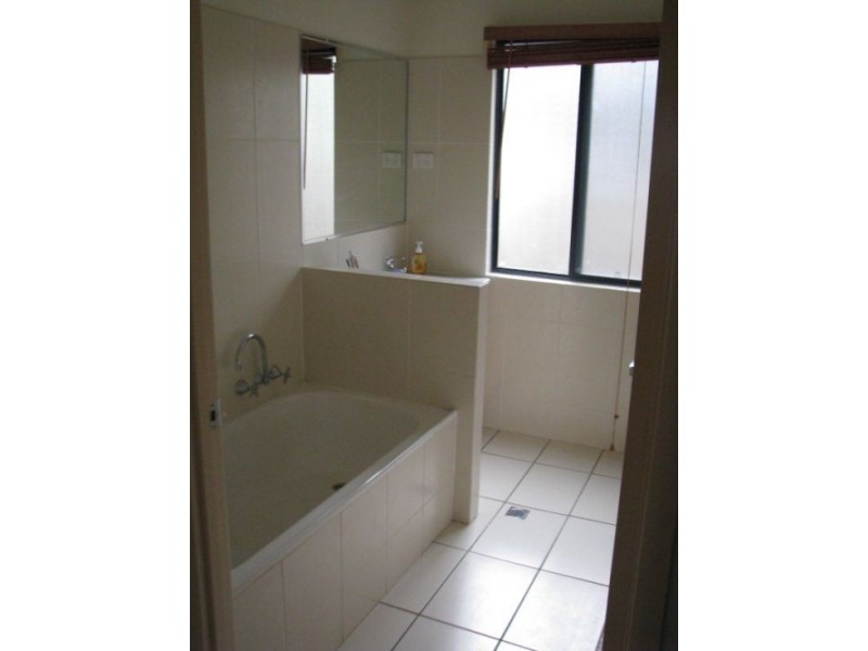 15 Valerie Close, Edens Landing QLD 4207