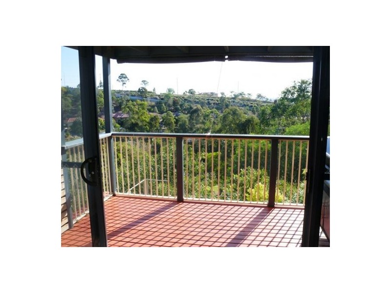 15 Valerie Close, Edens Landing QLD 4207