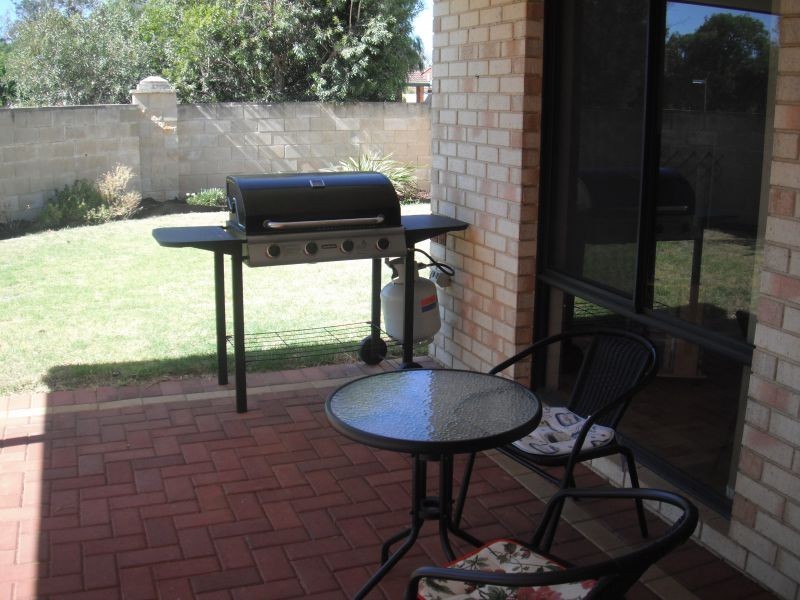 1/2 Glen Eagles Grove, Busselton WA 6280