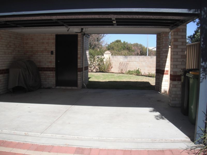 1/2 Glen Eagles Grove, Busselton WA 6280