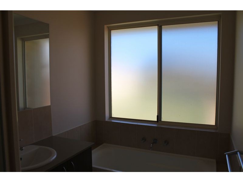 12 VIEWPOINT MEWS, Drummond Cove WA 6532