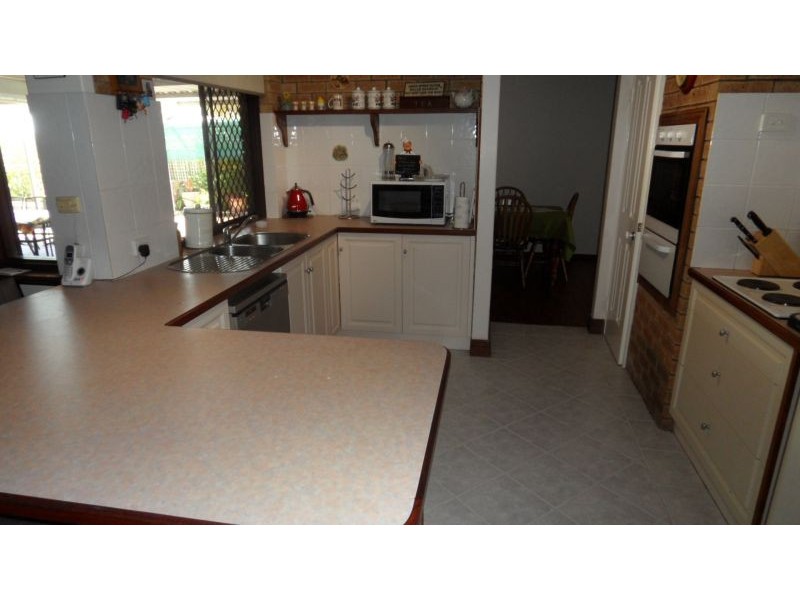 20 HOLCOMBE ROAD, Warnbro WA 6169