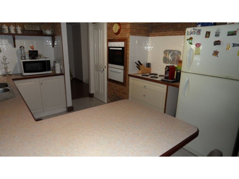 20 HOLCOMBE ROAD, Warnbro WA 6169