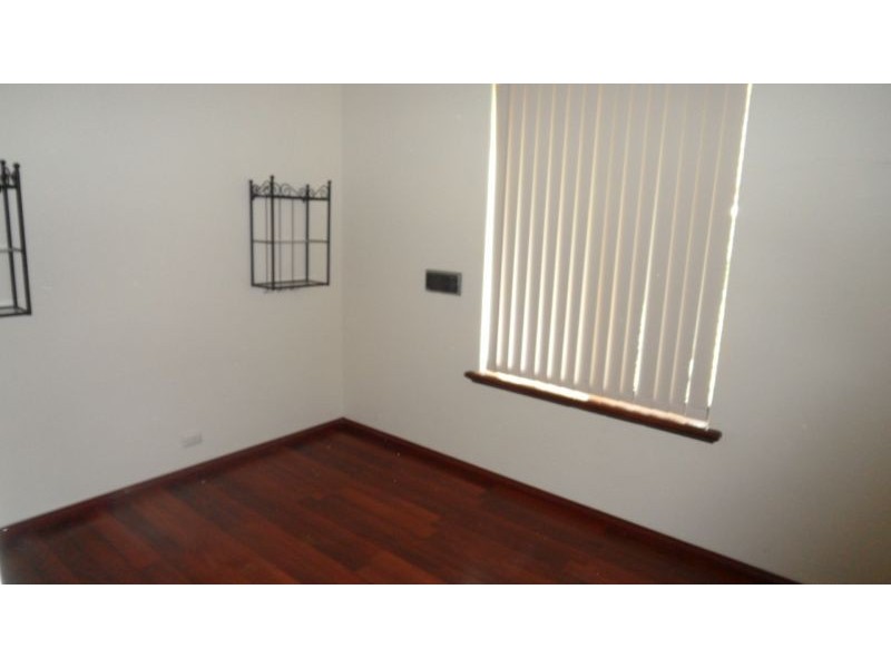 20 HOLCOMBE ROAD, Warnbro WA 6169