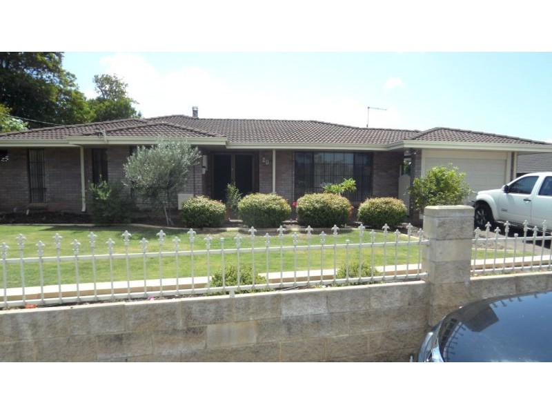 20 HOLCOMBE ROAD, Warnbro WA 6169