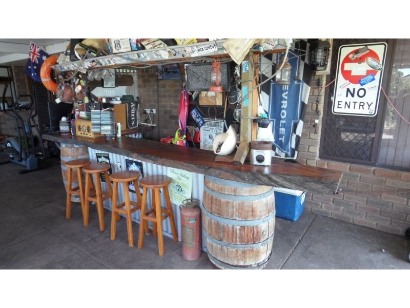 20 HOLCOMBE ROAD, Warnbro WA 6169