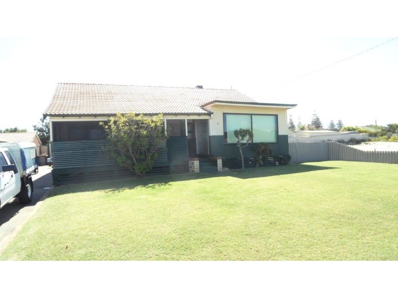 7 DAMPIER STREET, Beachlands WA 6530
