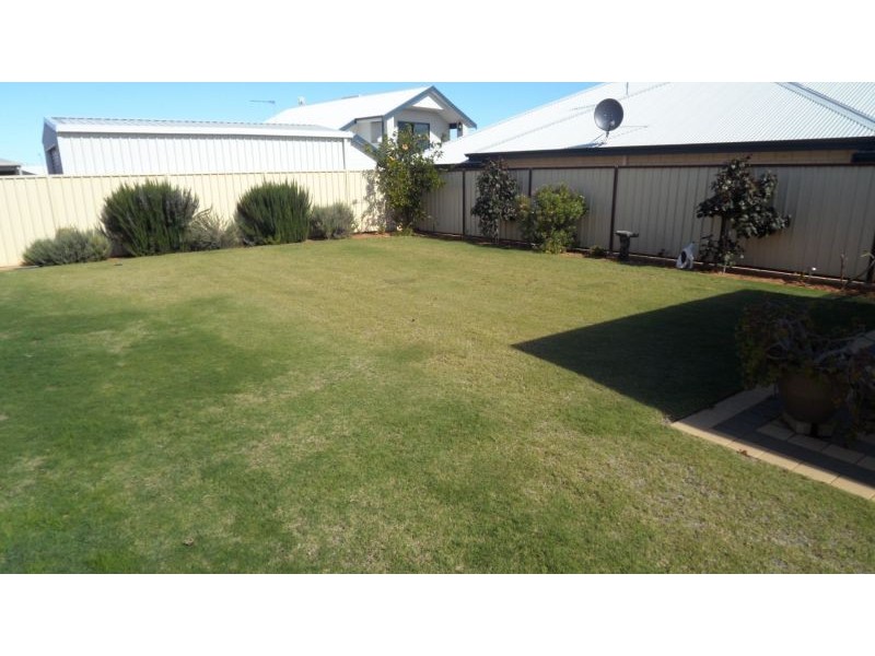 144 GLENFIELD BEACH DRIVE, Glenfield WA 6532