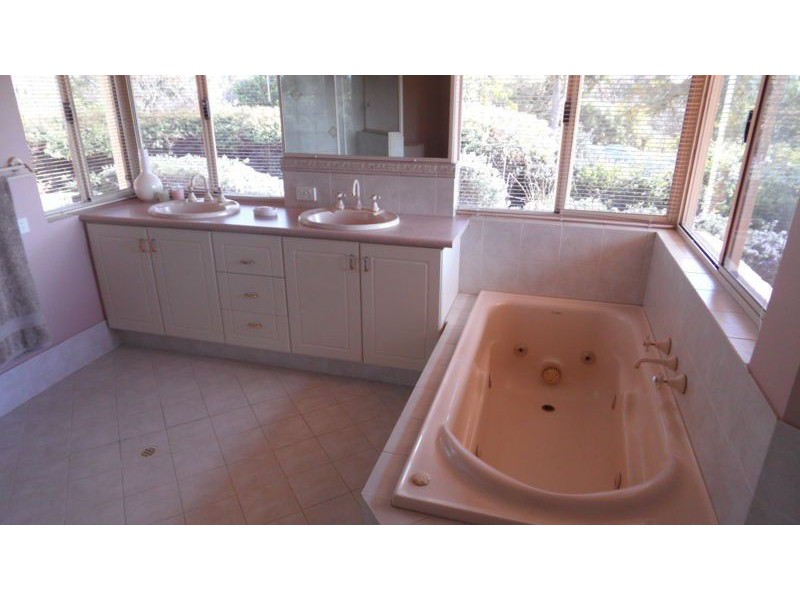 6 RANGEVIEW PLACE, Canning Vale WA 6155