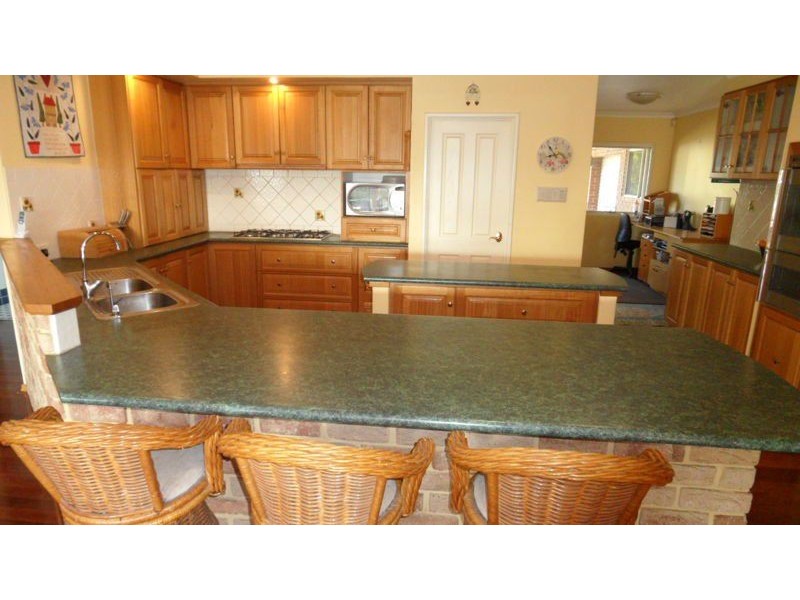 6 RANGEVIEW PLACE, Canning Vale WA 6155