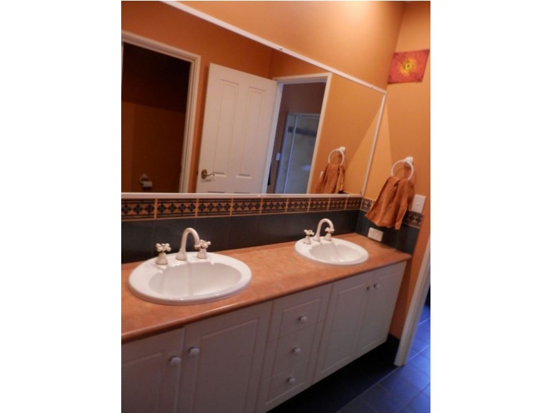 6 RANGEVIEW PLACE, Canning Vale WA 6155