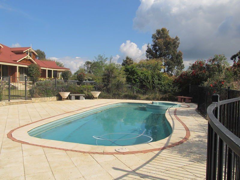 6 RANGEVIEW PLACE, Canning Vale WA 6155