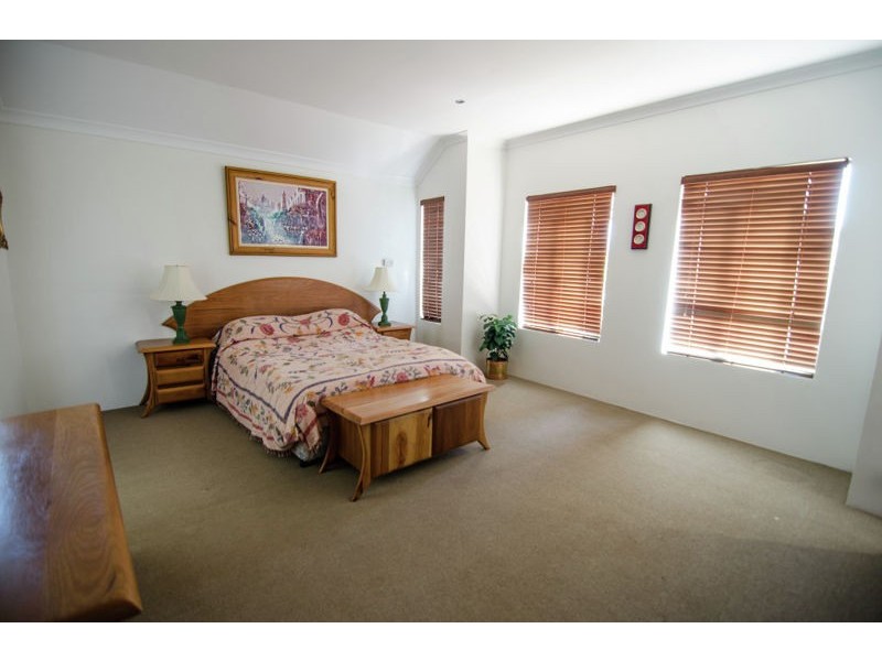 8 CAMDEN WAY, Meadow Springs WA 6210