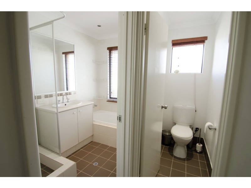 8 CAMDEN WAY, Meadow Springs WA 6210