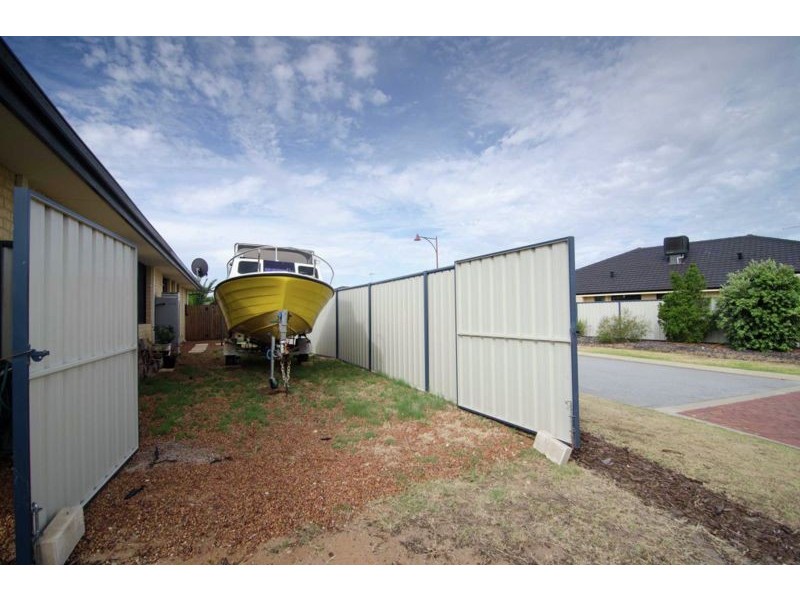8 CAMDEN WAY, Meadow Springs WA 6210
