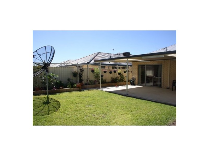 3 DORSAL BEND, Hammond Park WA 6164