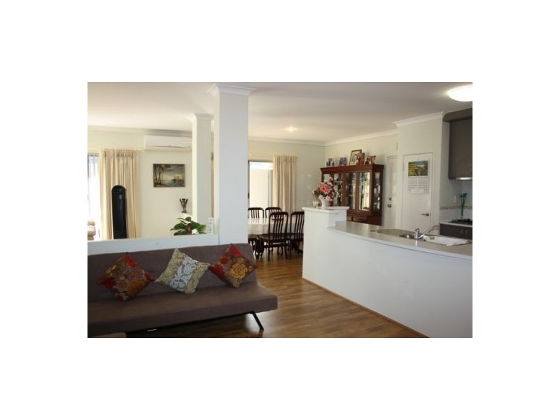 3 DORSAL BEND, Hammond Park WA 6164