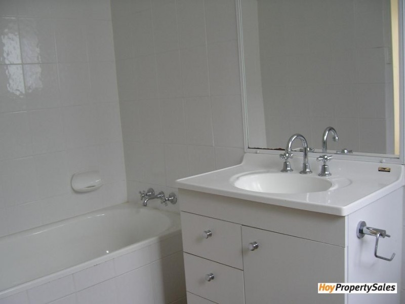 2/7 Bullimah Avenue, Burleigh Heads QLD 4220