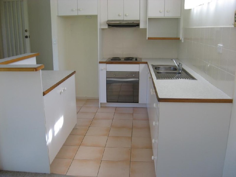 2/11 Beechwood Close, Ourimbah NSW 2258