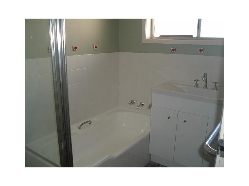 1 Sunland Place, Wyoming NSW 2250