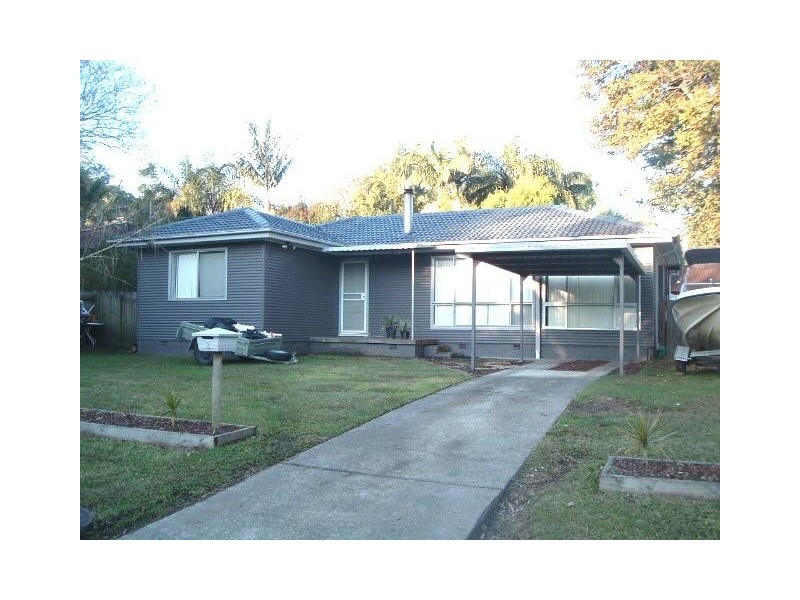 2 Diosma Avenue, Wyoming NSW 2250