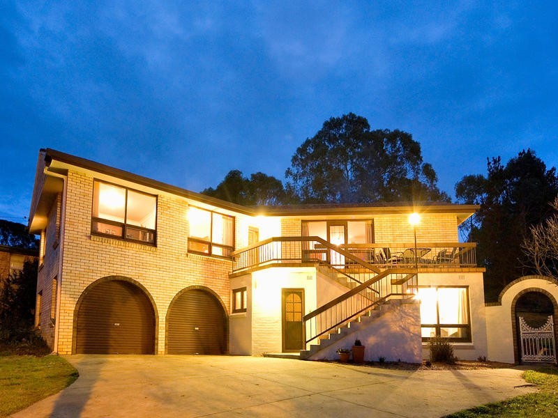 1 Campion Parade, Armidale NSW 2350