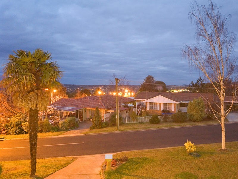 1 Campion Parade, Armidale NSW 2350