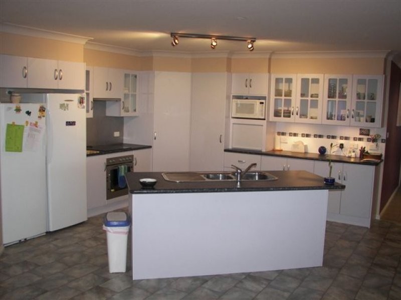 18 Birch Close, Armidale NSW 2350