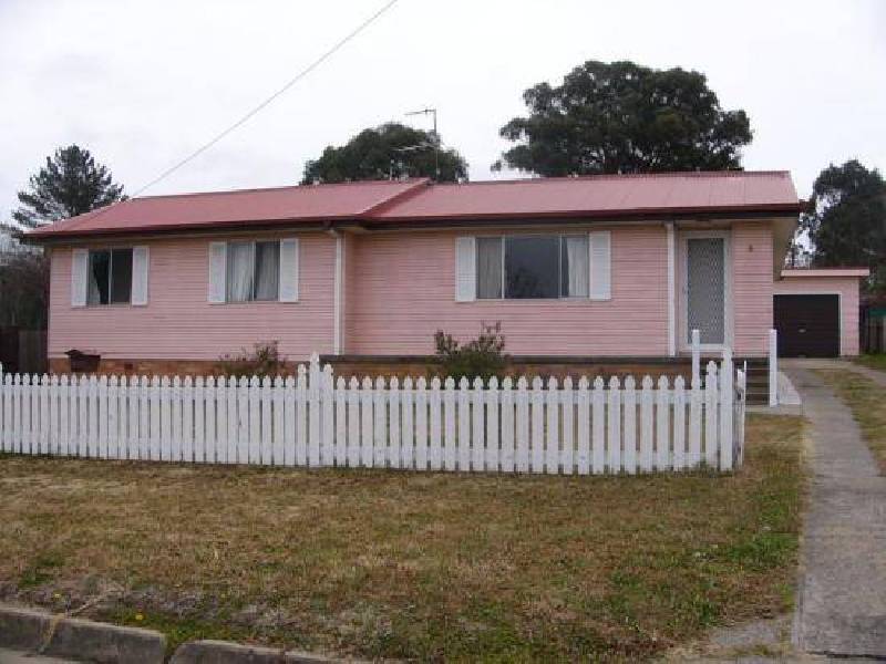 8 Douglas Street, Armidale NSW 2350