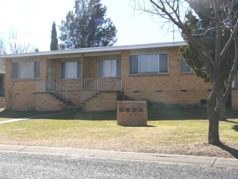 1/5 Carey Avenue, Armidale NSW 2350