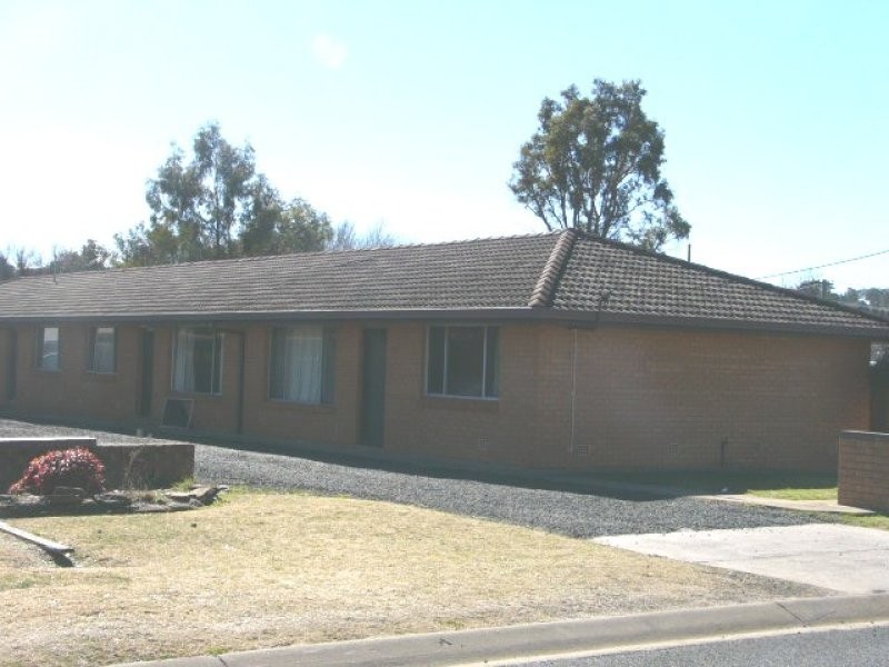 2/3 Wigan Avenue, Armidale NSW 2350