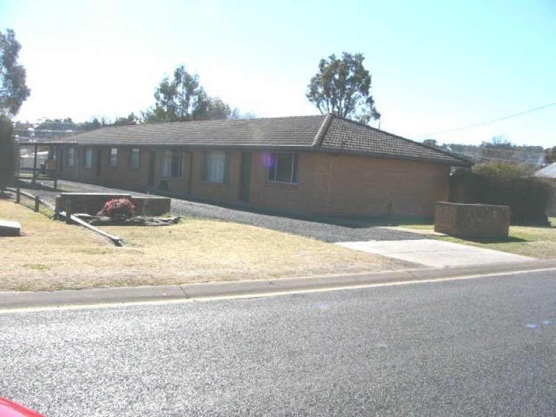 2/3 Wigan Avenue, Armidale NSW 2350