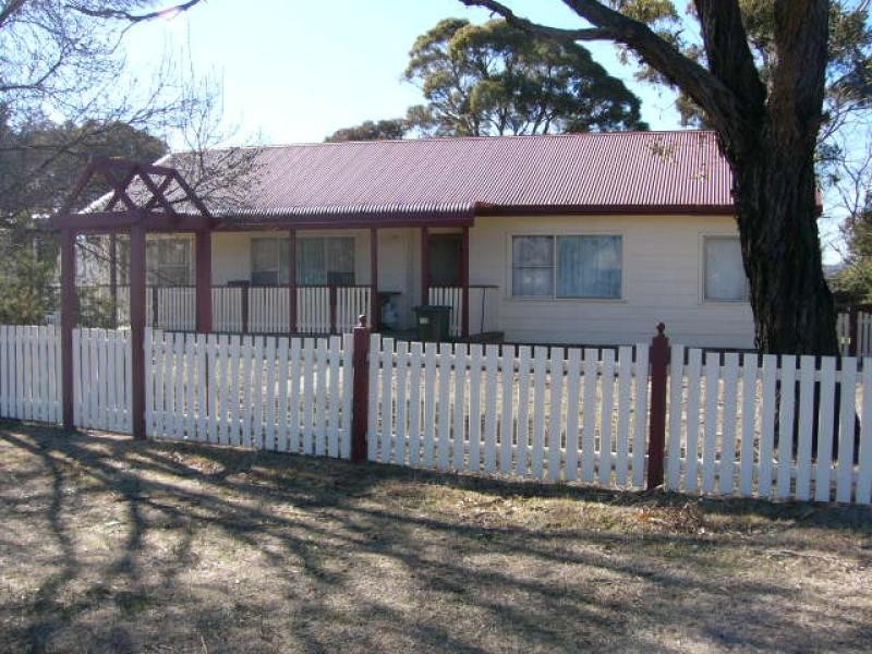 158 Bridge Street, Uralla NSW 2358