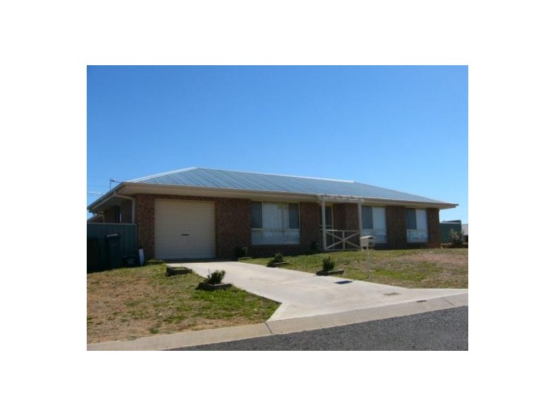 8 Glendower Close, Armidale NSW 2350