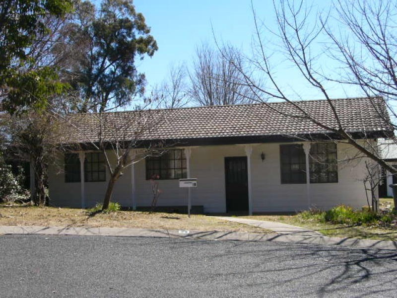 27 Moyes Street, Armidale NSW 2350