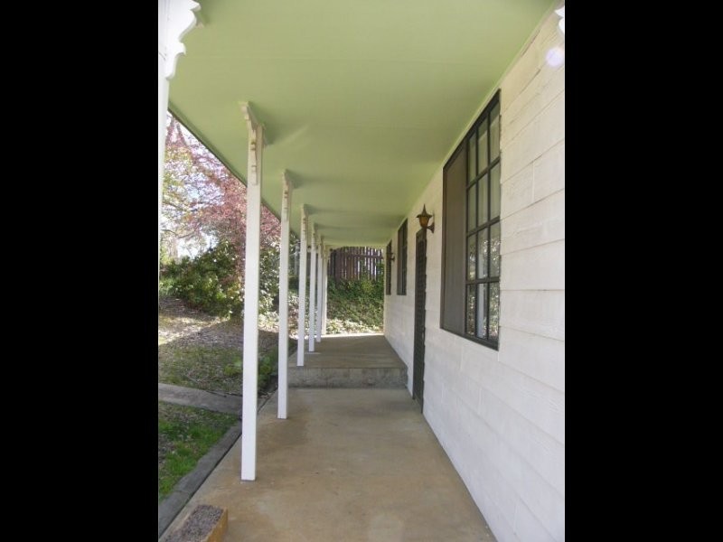 27 Moyes Street, Armidale NSW 2350