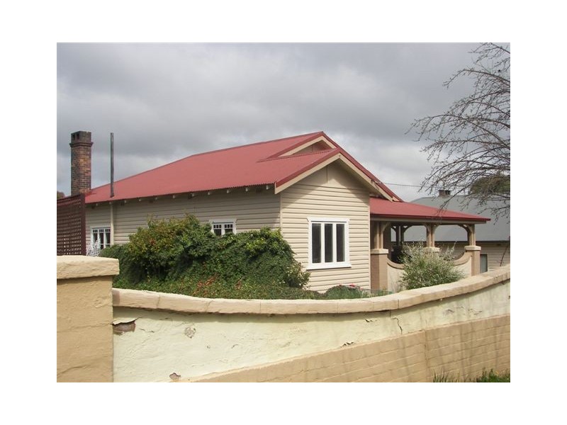 110 Barney Street, Armidale NSW 2350