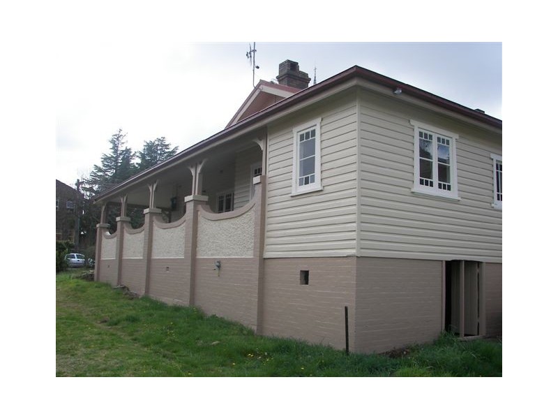 110 Barney Street, Armidale NSW 2350