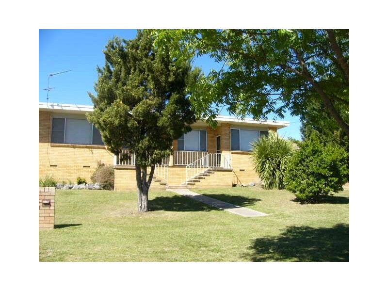 3/5 Carey Avenue, Armidale NSW 2350