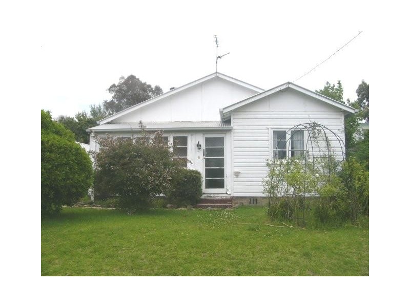 6 Belle Avenue, Armidale NSW 2350