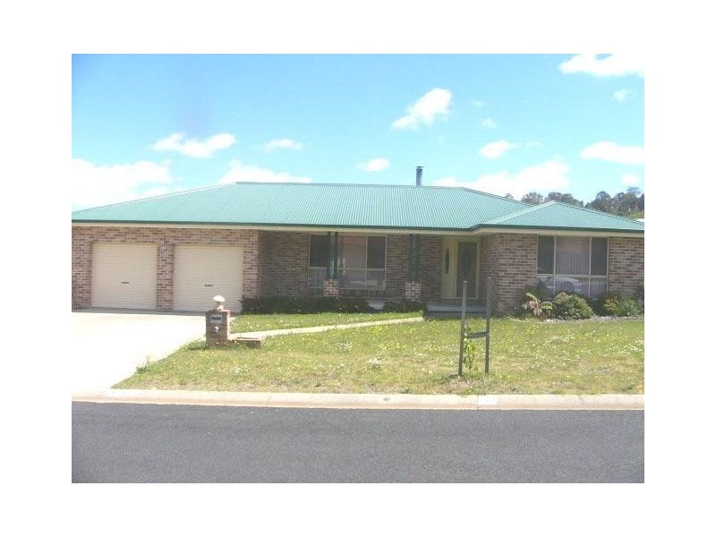 5 Clara Crescent, Armidale NSW 2350